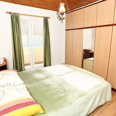 Apartments With Parking Space Orebic, Peljesac - 10102 *